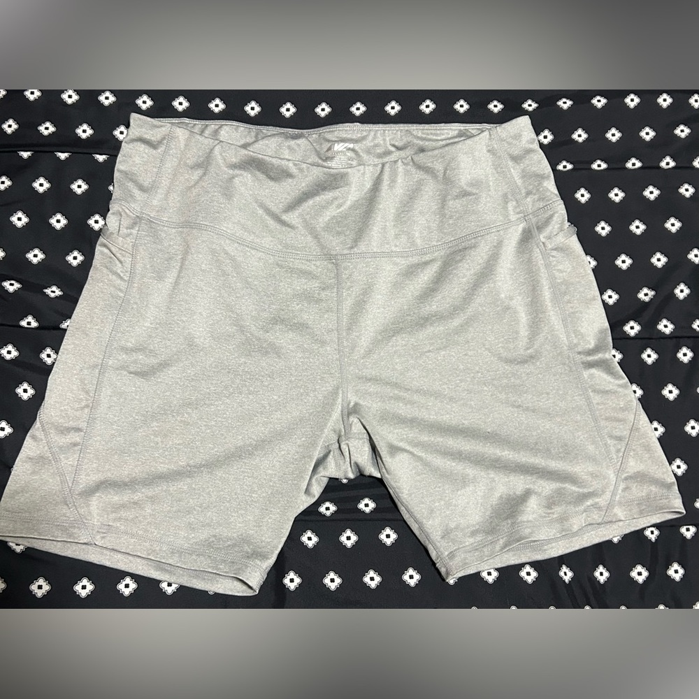 Used Avia biker shorts silver metallic light grey w/ side pockets-size xxl